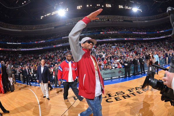 TA：热刺&曼联等队关注扬-迪奥曼德，但他冬窗转会可能性很小