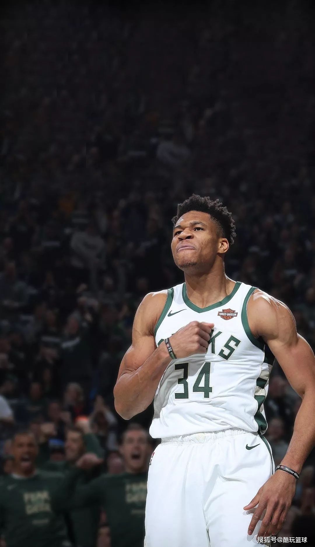 广东大胜辽篮风波发酵，奎因回应挑衅被警告，赵继伟复出进程加快