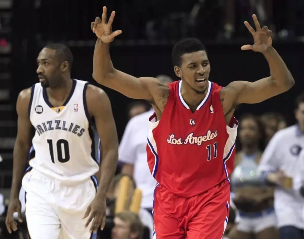 冠军捧杯时刻！这张合影里，有国乒三连冠的荣光，更有竞技体育的热血与温情！