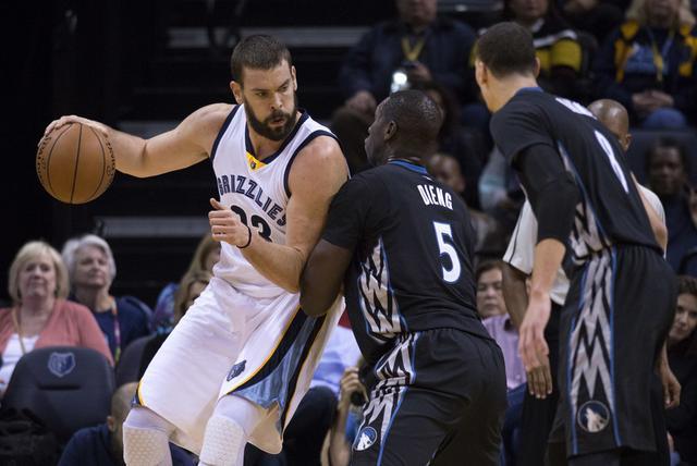 激动！美媒晒出浓眉末节命中致命三分后老詹表情