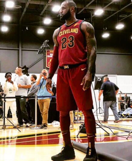 哈登23+9快船3人20+仍遭尼克斯逆转 小卡25分布伦森26+7