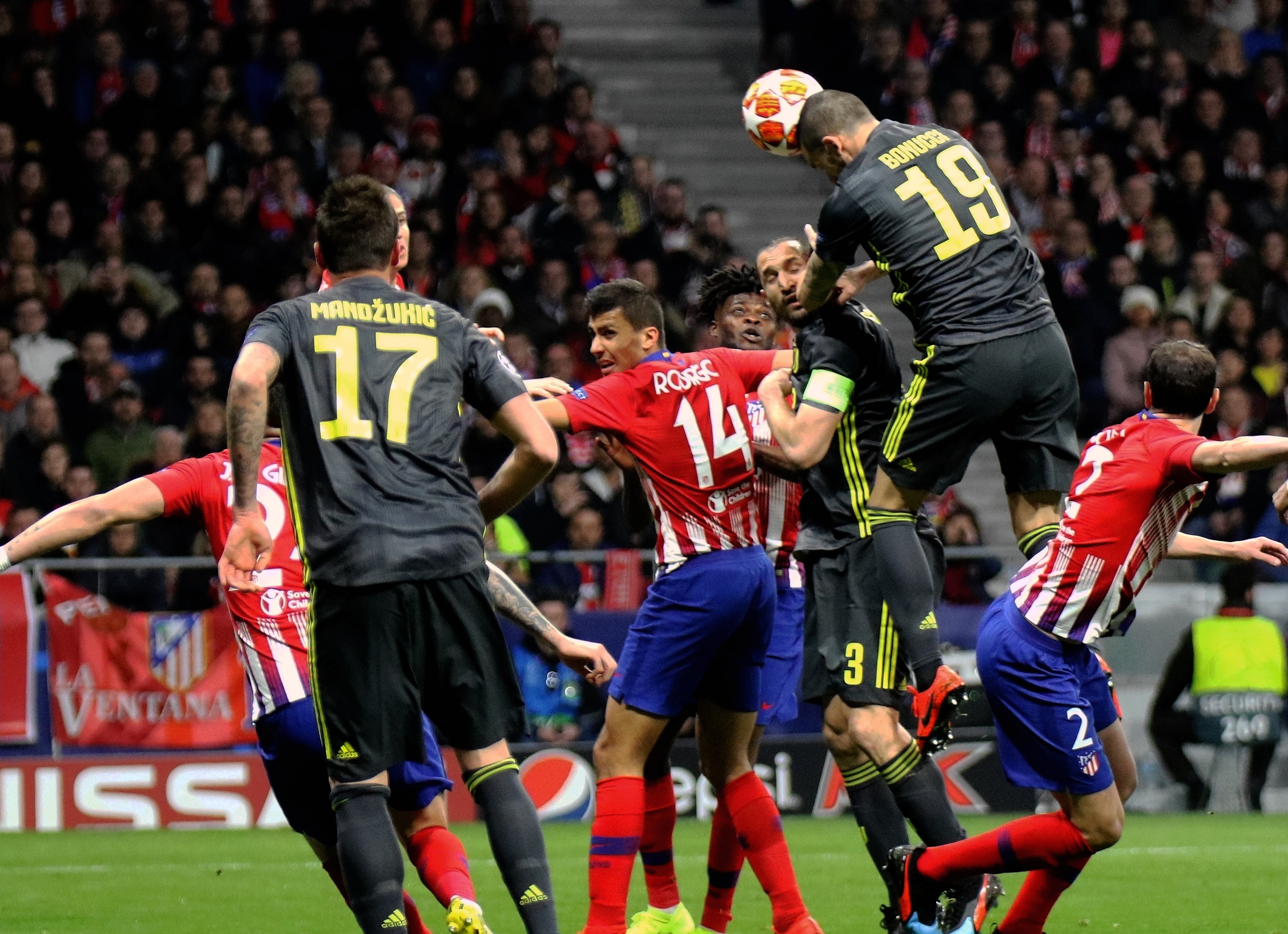 2016年：中职棒林智胜加盟中信兄弟，成为联盟史上首位转队成功的自由球员。